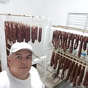 Salame Na Sala De Maturacao3 — produção artesanal Lá da Roça
